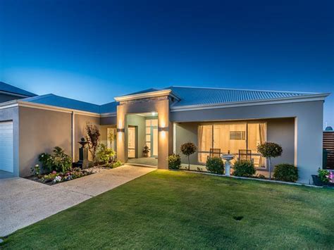 6 prada way iluka